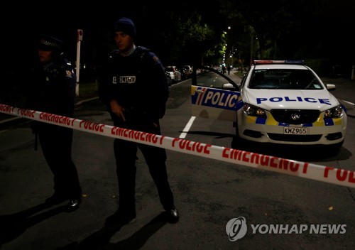 뉴질랜드 총격테러 범행 장소 중 하나인 알누르 모스크 인근에 출동한 경찰