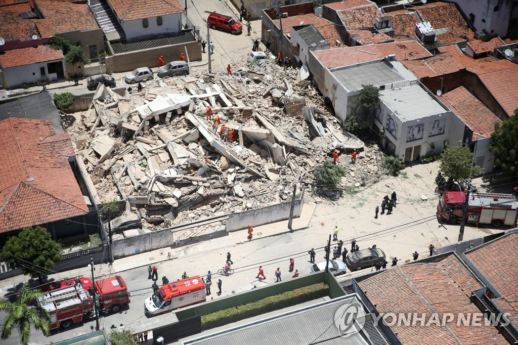 BRAZIL-BUILDING/COLLAPSE