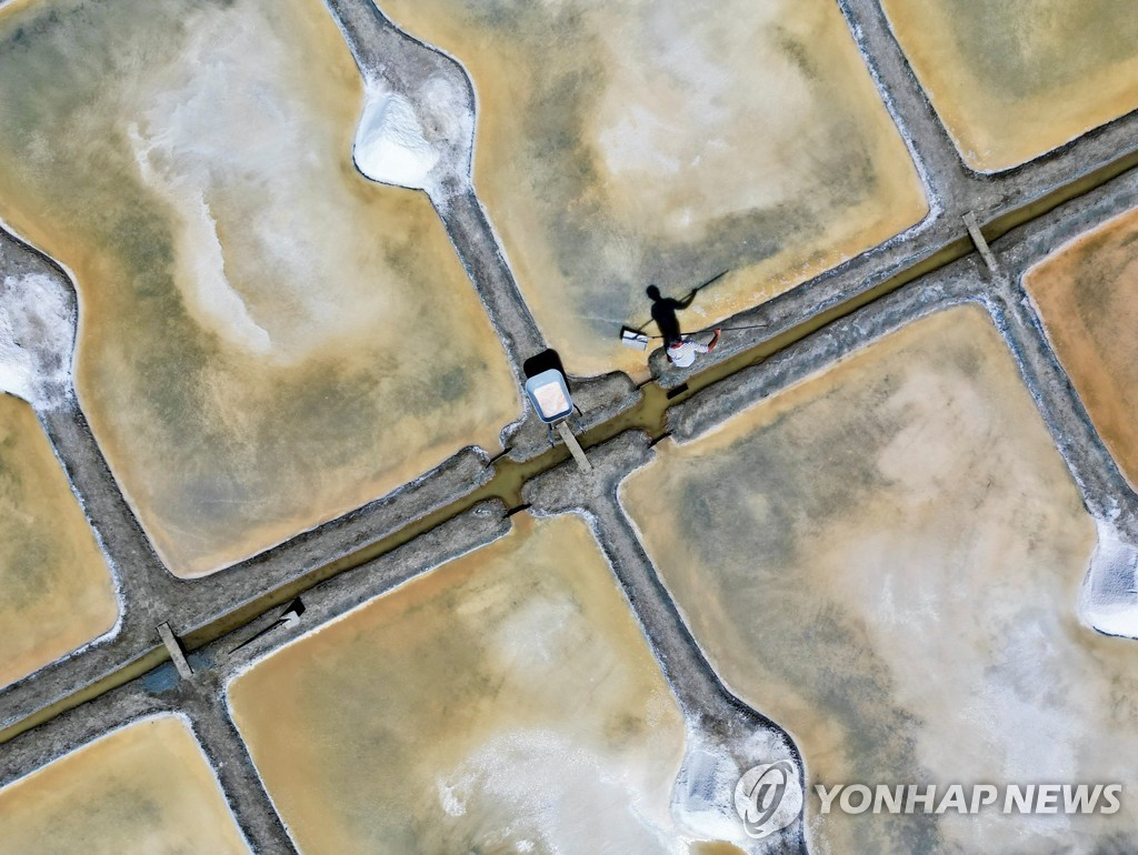 EUROPE-WEATHER/FRANCE-DROUGHT-SALT
