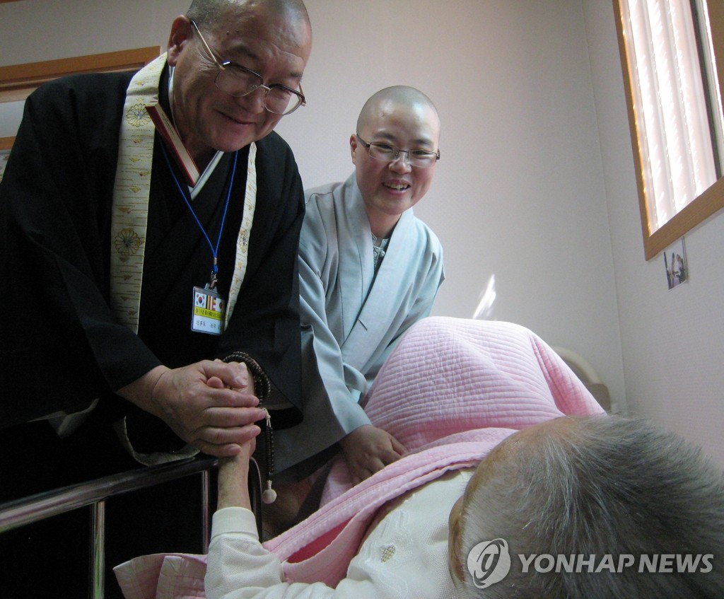 일본 스님 " 위안부 할머니 죄송합니다"