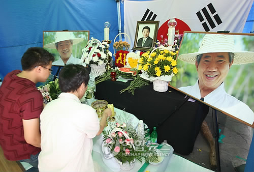 철거 전 덕수궁 대한문 앞 시민분향소