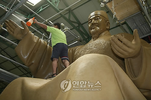 세종대왕像 본체 마무리 작업