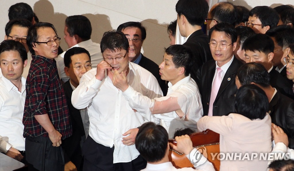 <이재오 "국회 난장판 의사 결정..객토해야"> - 2