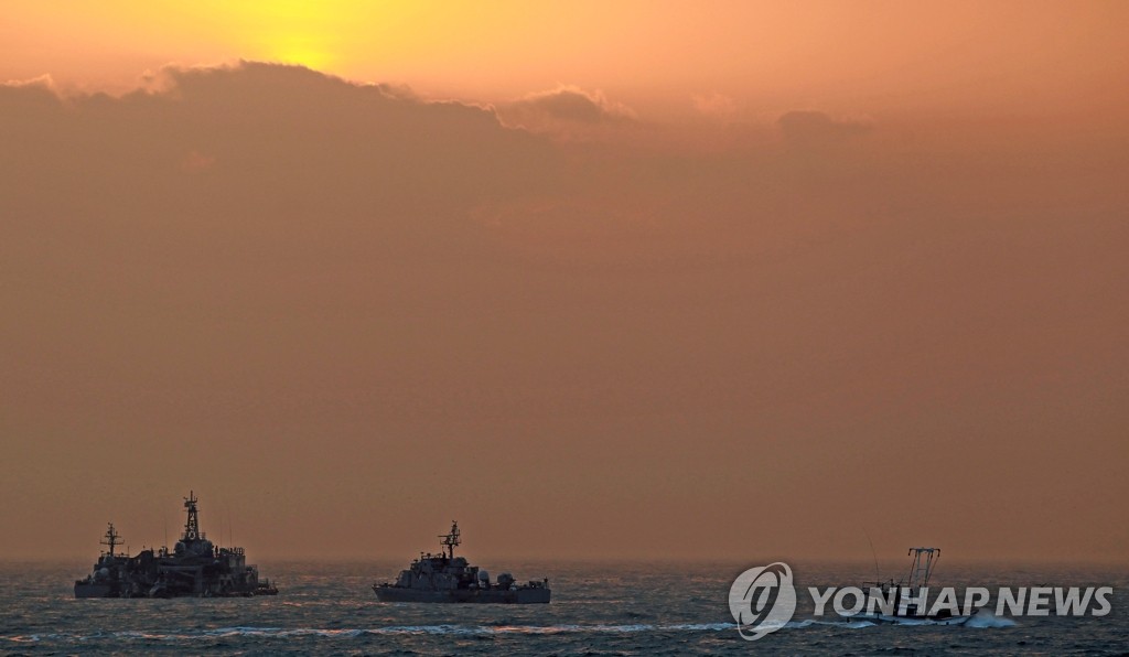 해상경계하는 해군
