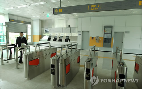 부산~김해경전철 단장된 역사 내부