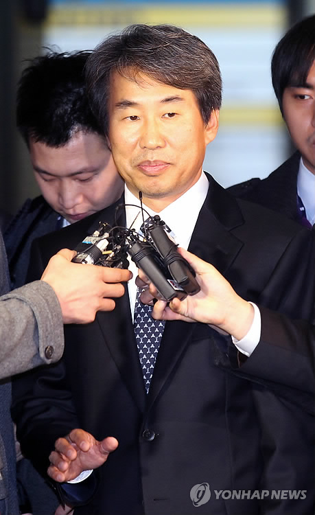 구속되는 신재민 전 차관