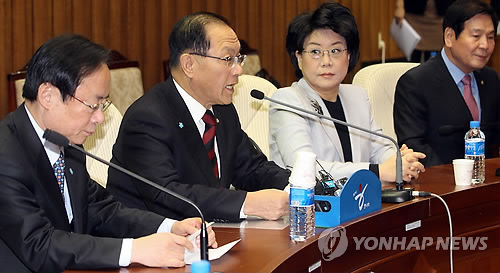 황우여 "학생들 자살 막는 정책 마련해야"