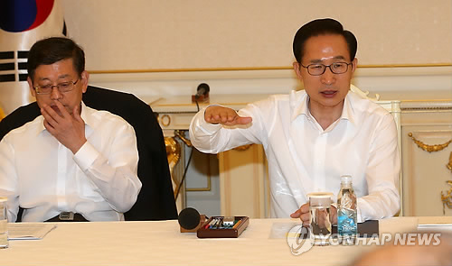발언하는 李대통령