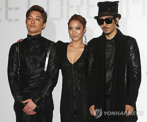 그룹 MFBTY(왼쪽부터 비지, 윤미래, 타이거JK)
