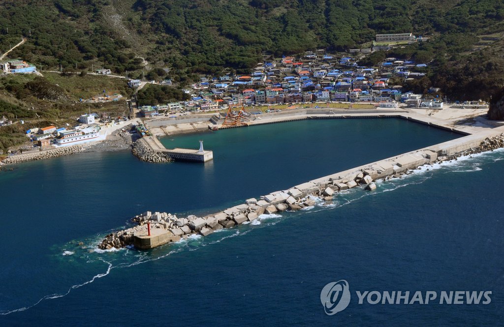 부서진 가거도항