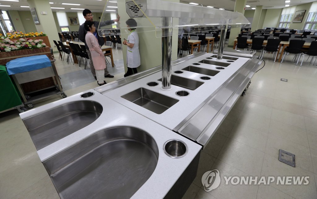 소비 살리려고 구내식당까지 휴무