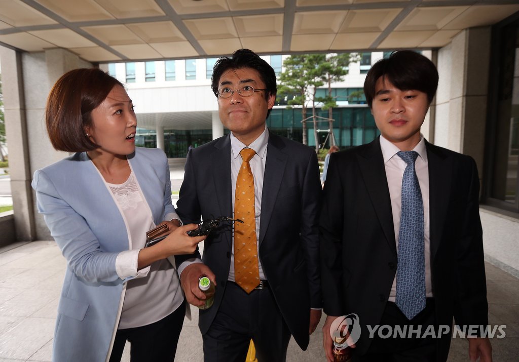 '박근혜 행적 의혹제기' 일본 산케이 지국장 검찰 출석