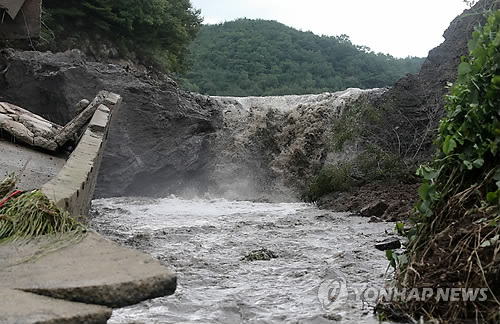 영천 괴연저수지 둑 붕괴