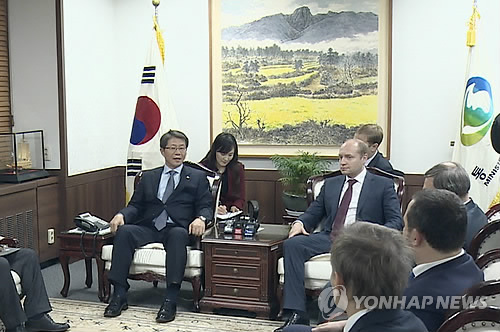 러시아 극동개발부 장관 만난 류길재 통일부 장관