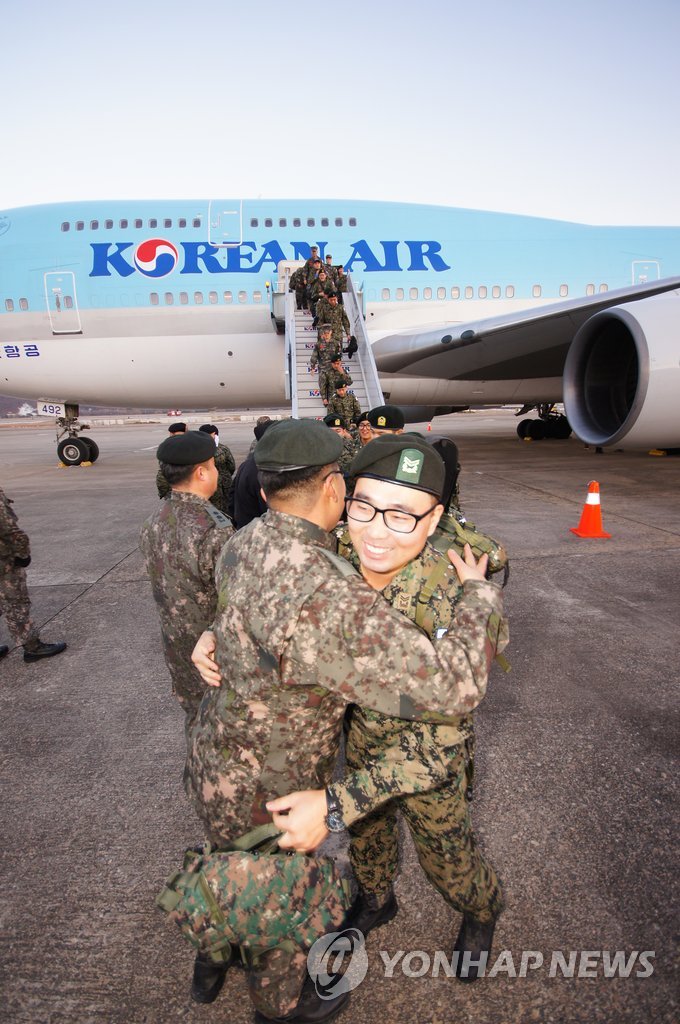 서울공항 도착한 아라우부대 장병들