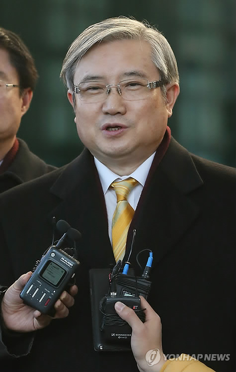 방북 결과 설명하는 김성재 전 장관