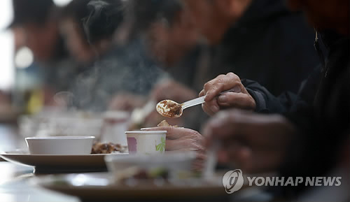 "복지 원점서 재검토…무상급식 등 과도복지 우선 구조조정" - 1