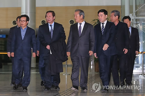 개성공단기협 회장단 출경