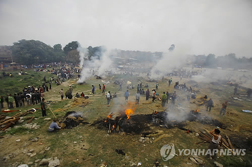 박타푸르는 거대한 화장장