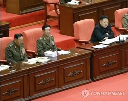 '불경죄 처형' 북한 현영철, 김정은 옆에서 졸았나