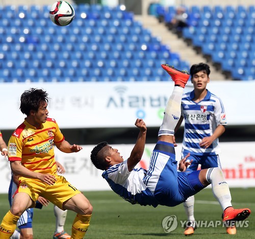 광주FC의 경기 장면.<<연합뉴스 자료사진>>
