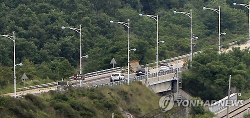 금강산 가는 차량