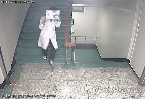의사 행세 절도범