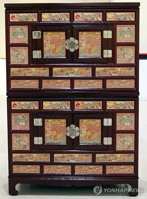 '옻칠 화조 이층농'
