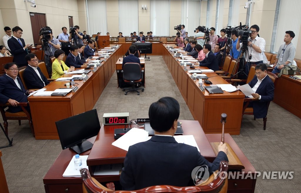 국회 정치개혁특위 전체회의 <<연합뉴스 자료사진>>