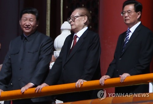 시진핑, 장쩌민·후진타오 전 주석과 항일전 승리 70주년 열병식 관람
