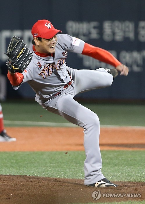 SK 선발 김광현 역투