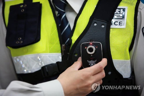 '웨어러블 폴리스캠' 착용 시연