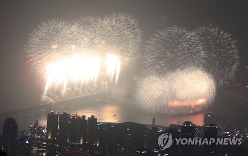 8만5천발 강렬한 부산 불꽃