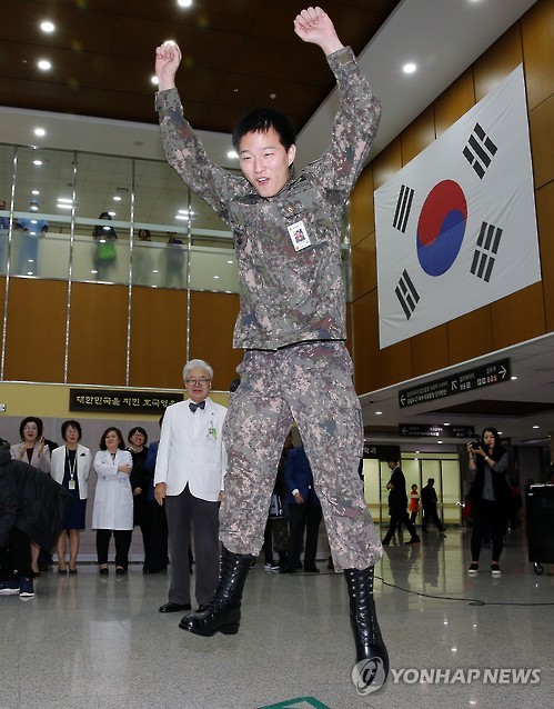 다시 군인으로 태어났습니다