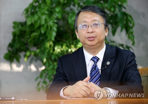 인터뷰하는 선춘야오 중국 공산당 우호대표단장