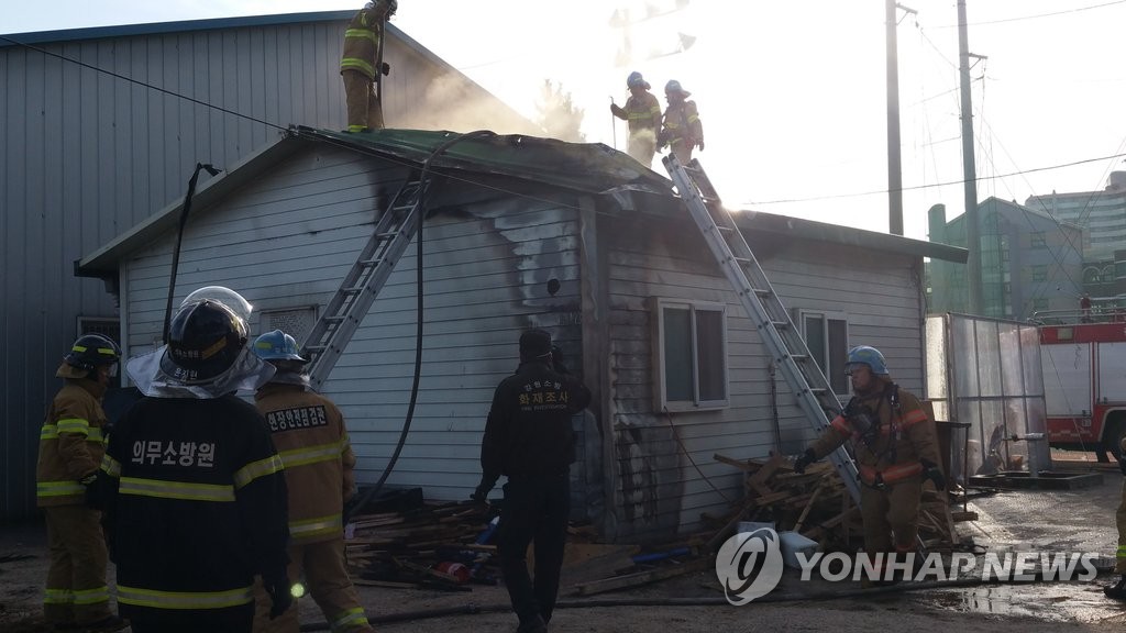 초등학교 야구부 휴게실서 불