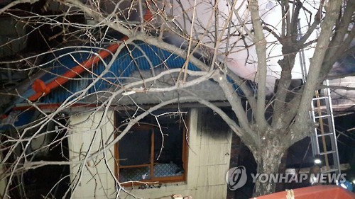 군산 주택서 불…60대 추정 남성 숨져