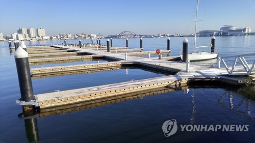 2년째 낮잠 자는 청초호 요트 계류시설