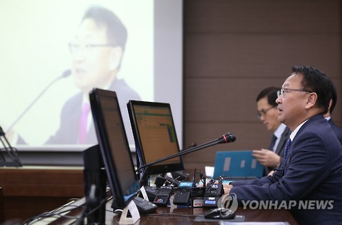 인사말하는 유일호 경제부총리