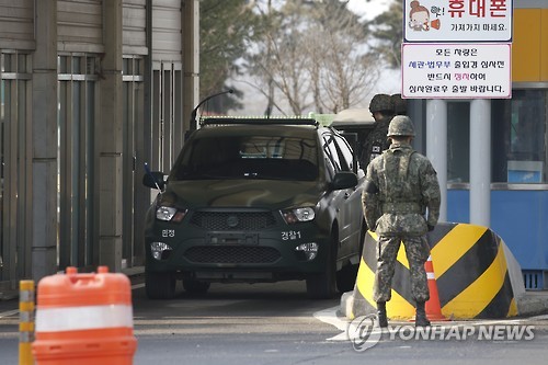 <개성공단 중단> 회차하는 호송차량
