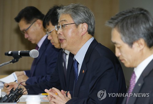 보험산업 간담회에서 인사말 하는 임종룡 금융위원장