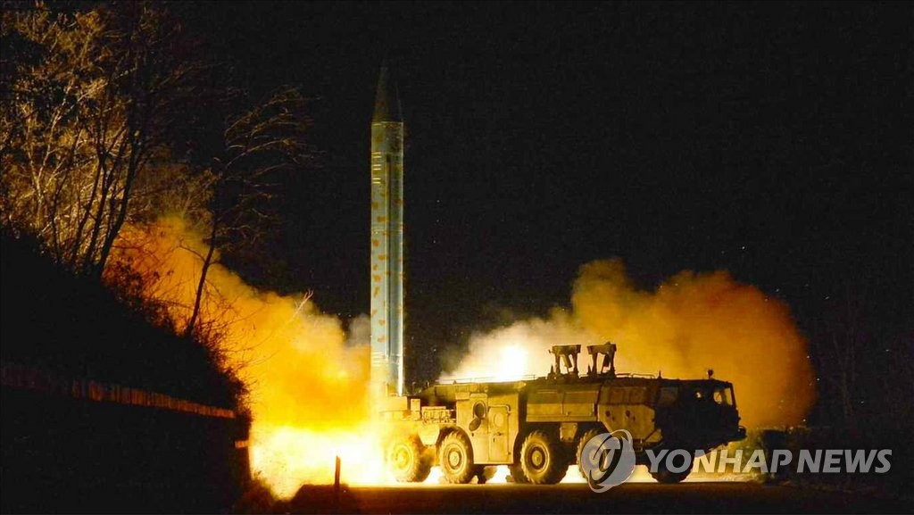 北, 탄도로켓 발사 훈련…김정은 "핵폭발시험 계속해야"