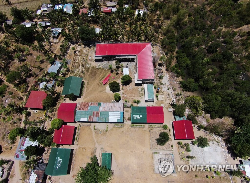 재건 진행중인 비눌루앙안초등학교