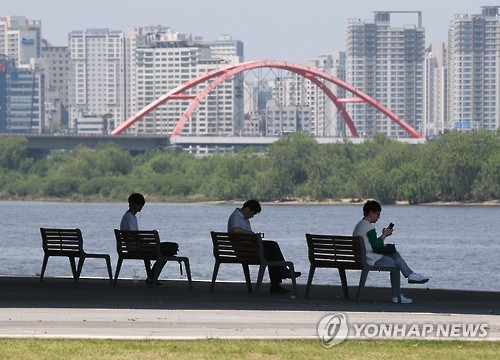 '더위 한풀 꺾여' 낮최고 22∼30도…내일은 비 - 1