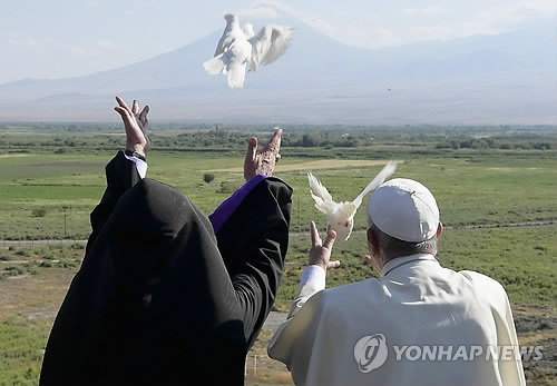 평화 기원하는 프란치스코 교황