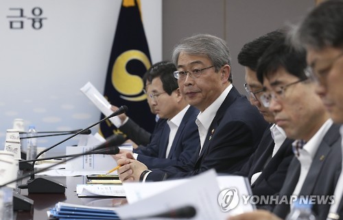 <브렉시트> 굳은 표정의 금융위원장