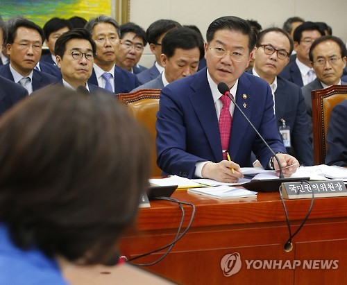 '김영란 법' 관련 질의 답변하는 권익위원장