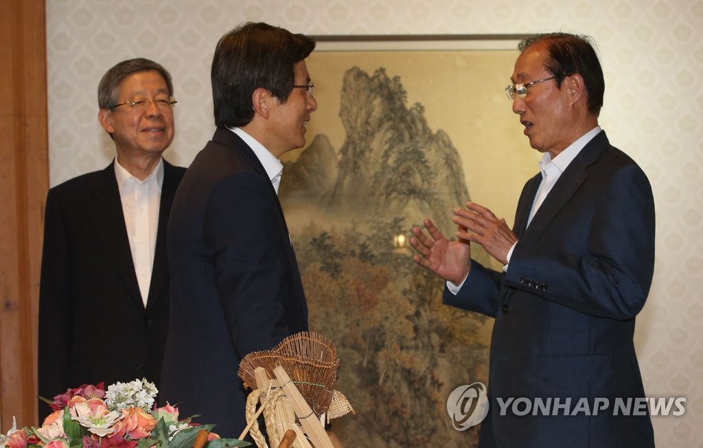고위 당정청 '추경·구조조정 논의'