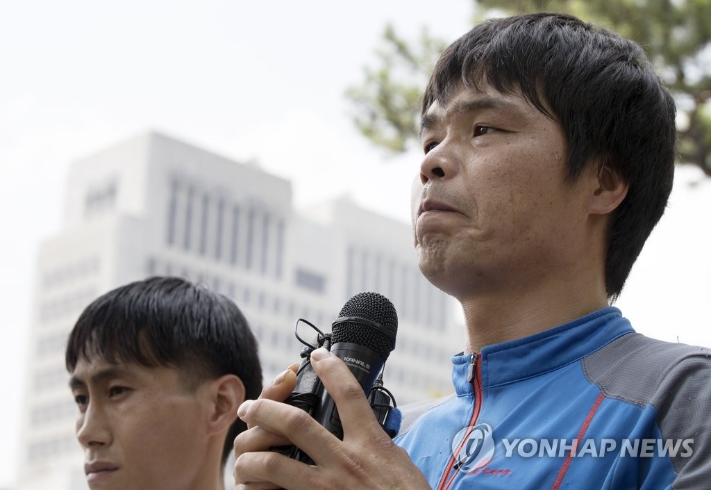 '억울한 수감생활, 고생하셨어요'