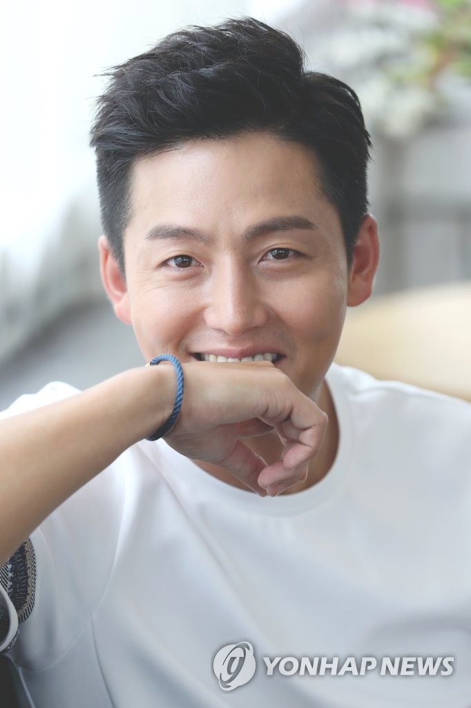 이정진, 훈훈한 외모